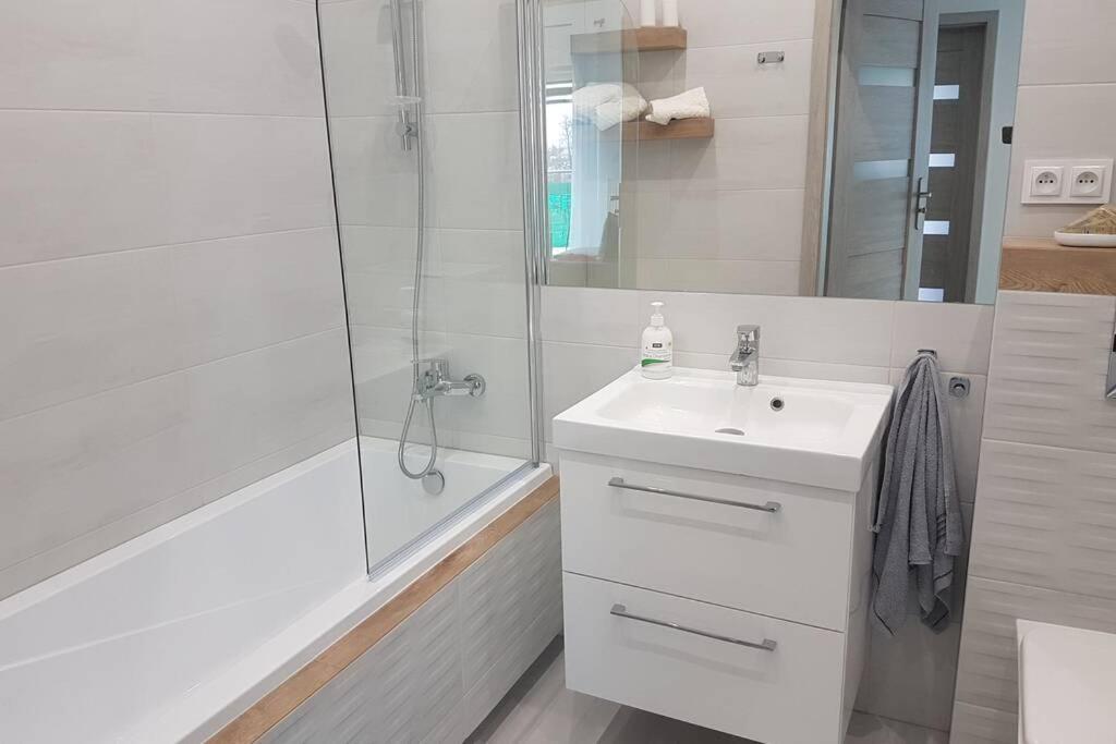 Komfortowy Nowoczesny Apartament Kustronia Z Garazem Balkonem Wanna Bílsko-Bělá Exteriér fotografie